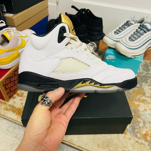 Like New Youth Sz 7Y (Euro Sz 40) Jordan 5 Retro BG Sneakers Olympic Gold Metal - Picture 9 of 15